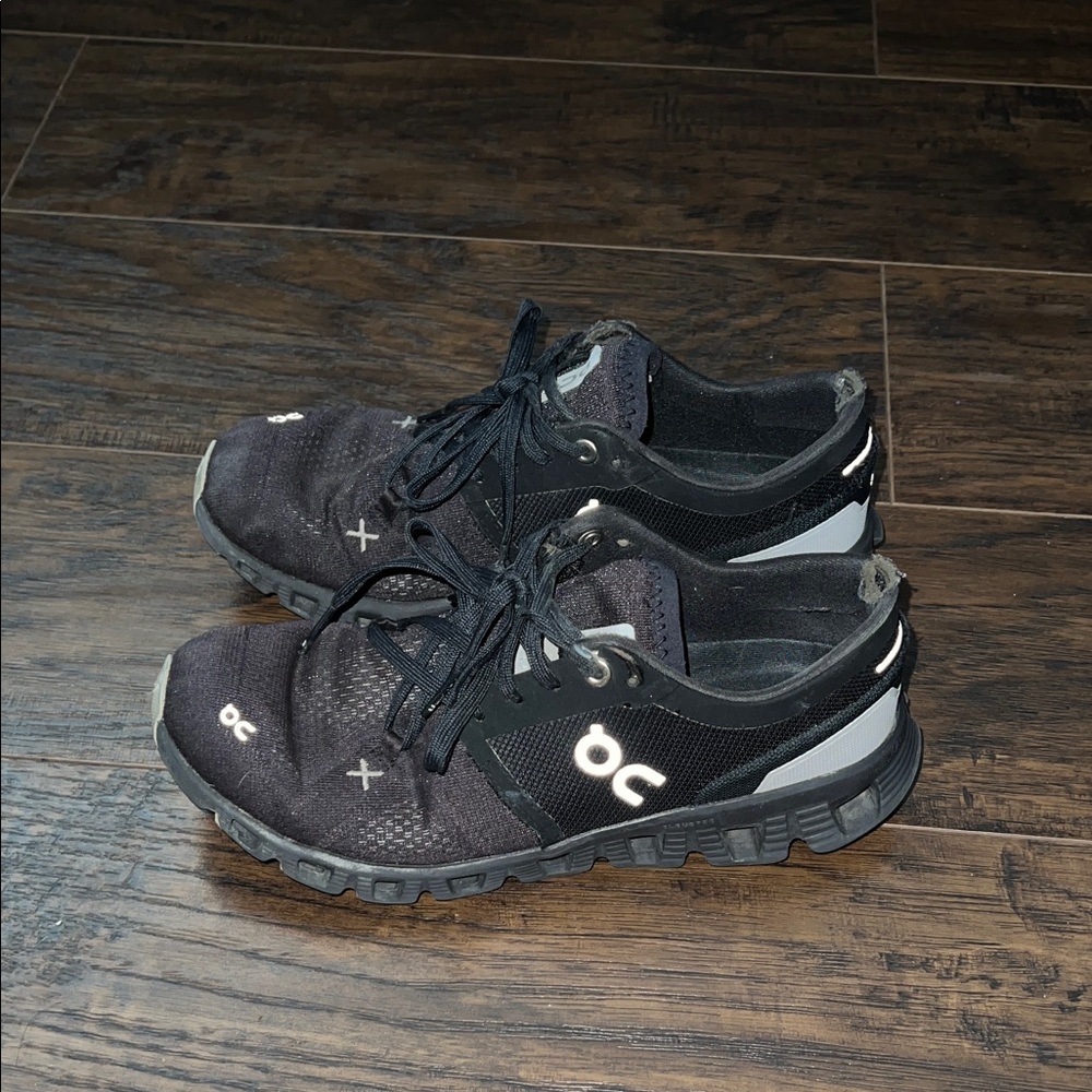 ON Women's Black Athletic Shoes
